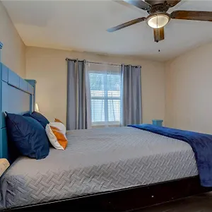 Apartment Driftwood Castle Urban Oasis With Firepit Near Convention Center And Amalie Arena, For 6